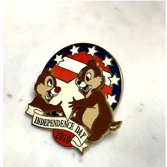 Chip and Dale American Independence Day Disney Trading Pin 2010 - Picture 1 of 2